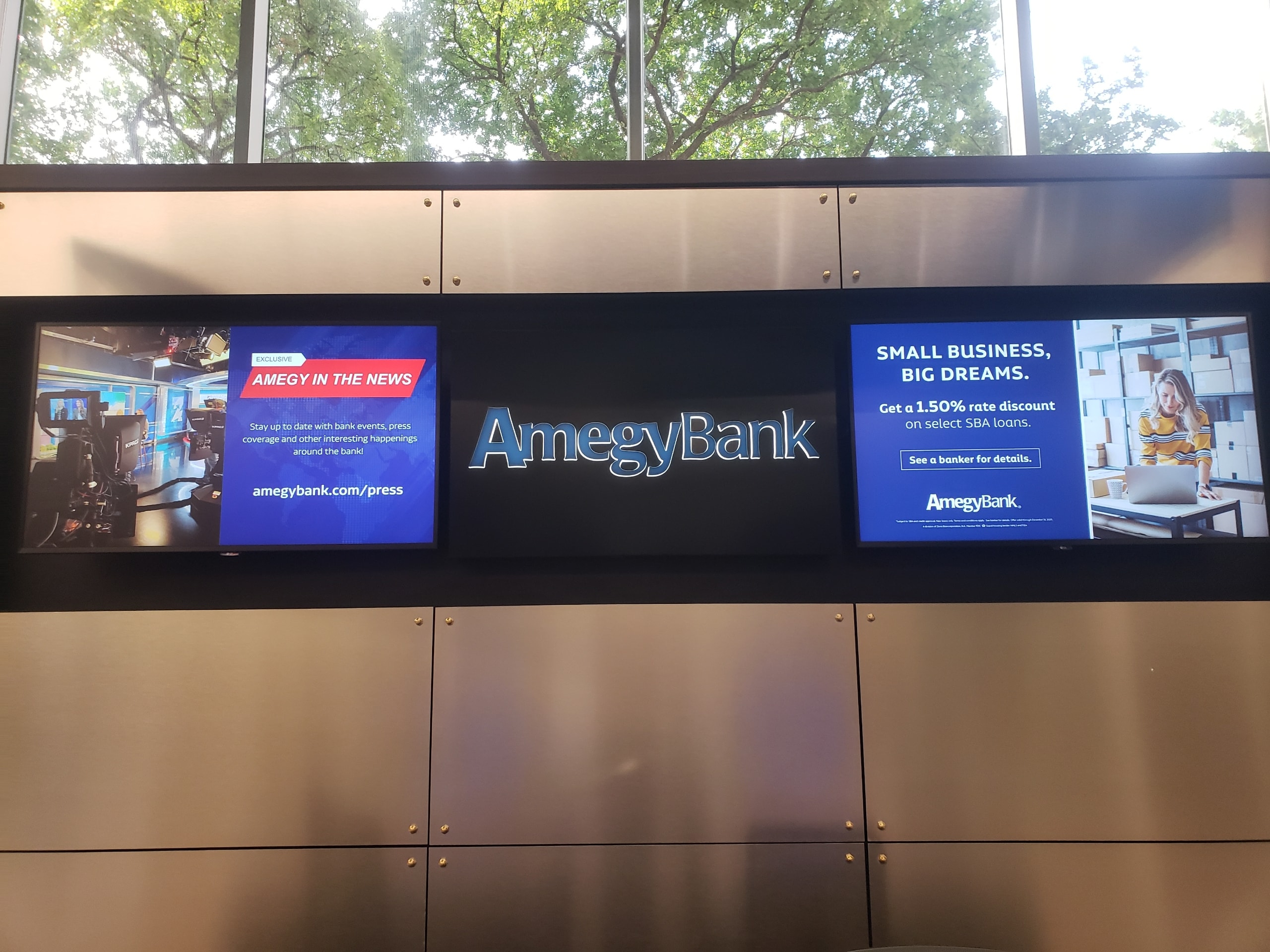Amegy Bank Digital Signage Wall